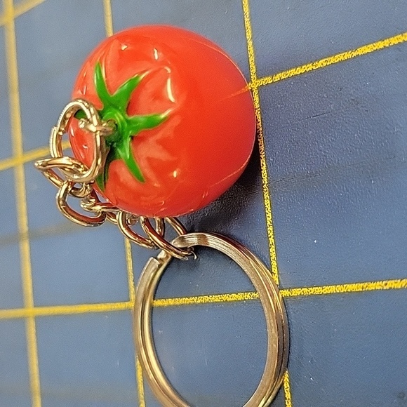 Tomato Silver Tone 1" Ring Keychain - Picture 2 of 4